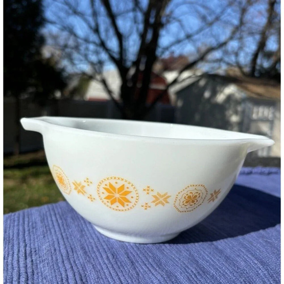 PYREX Mixing Bowl 1 1/2 Pint 441 Town and Country White Yellow Print - Picture 2 of 4